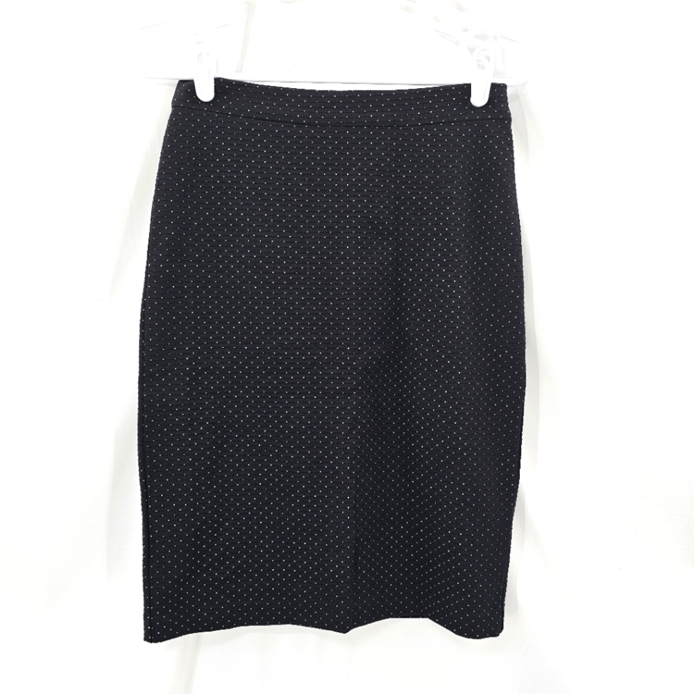 NWT Banana Republic Skirt Womens Size 0 Black Knee Length Textured Design Lined.